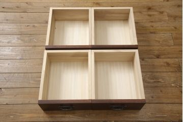 中古　美品　整然と並ぶ縦桟が和モダンな雰囲気を醸し出す水屋箪笥(収納棚、戸棚、食器棚、茶箪笥、茶棚、キャビネット)(R-066546)