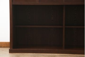 中古　美品　整然と並ぶ縦桟が和モダンな雰囲気を醸し出す水屋箪笥サイドボード(収納棚、戸棚、茶箪笥、茶棚、サイドキャビネット、テレビ台、テレビボード)(R-066548)