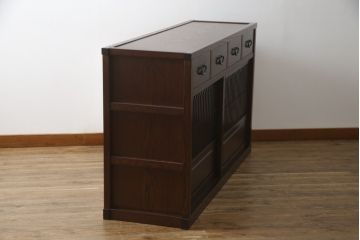 中古　美品　整然と並ぶ縦桟が和モダンな雰囲気を醸し出す水屋箪笥サイドボード(収納棚、戸棚、茶箪笥、茶棚、サイドキャビネット、テレビ台、テレビボード)(R-066548)