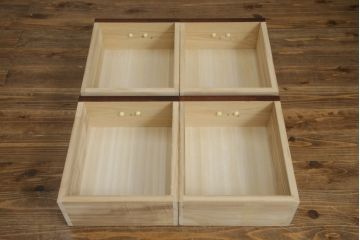 中古　美品　整然と並ぶ縦桟が和モダンな雰囲気を醸し出す水屋箪笥サイドボード(収納棚、戸棚、茶箪笥、茶棚、サイドキャビネット、テレビ台、テレビボード)(R-066548)