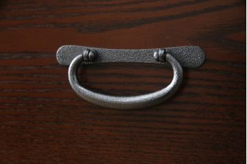中古　美品　整然と並ぶ縦桟が和モダンな雰囲気を醸し出す水屋箪笥サイドボード(収納棚、戸棚、茶箪笥、茶棚、サイドキャビネット、テレビ台、テレビボード)(R-066548)