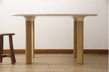 中古　新品同様!!　FRITZ HANSEN(フリッツハンセン)　ANALOG(アナログ)　JH43　北欧テイストのお部屋におすすめなダイニングテーブル(4人掛け、2人掛け、食卓)(定価約26万円)(R-066550)