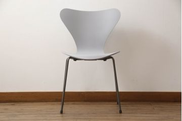 中古　新品同様!!　FRITZ HANSEN(フリッツハンセン)　SERIES 7(セブンチェア)　fh-3107ca-155　カラードアッシュ　ナイングレー (NINE GREY)　北欧モダンなお部屋にぴったり!シャープな脚がお洒落なダイニングチェア(板座チェア、椅子、イス)(定価約7万円)(R-066552)