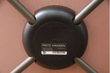 中古　新品同様!!　FRITZ HANSEN(フリッツハンセン)　SERIES 7(セブンチェア)　fh-3107ca-635　カラードアッシュ　ワイルドローズ(WILD ROSE)　北欧モダンなお部屋におすすめ!シャープな脚がお洒落なダイニングチェア(板座チェア、椅子、イス)(定価約7万円)(R-066554)