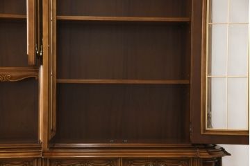中古　美品!!　激レア!!　幅3.2mの特大サイズ!!　イタリア家具　優美な佇まいと大容量の収納力を兼ね備えたアンティーク調高級キャビネット(キュリオケース、本箱、ブックケース、飾り棚、食器棚、カップボード、収納棚、戸棚)(R-066561)