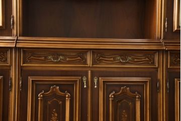 中古　美品!!　激レア!!　幅3.2mの特大サイズ!!　イタリア家具　優美な佇まいと大容量の収納力を兼ね備えたアンティーク調高級キャビネット(キュリオケース、本箱、ブックケース、飾り棚、食器棚、カップボード、収納棚、戸棚)(R-066561)