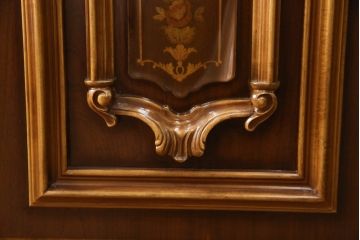 中古　美品!!　激レア!!　幅3.2mの特大サイズ!!　イタリア家具　優美な佇まいと大容量の収納力を兼ね備えたアンティーク調高級キャビネット(キュリオケース、本箱、ブックケース、飾り棚、食器棚、カップボード、収納棚、戸棚)(R-066561)