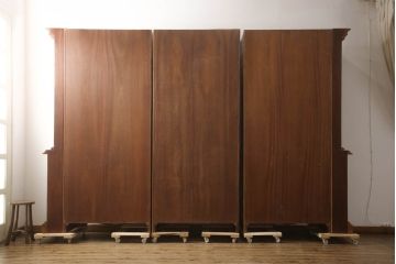 中古　美品!!　激レア!!　幅3.2mの特大サイズ!!　イタリア家具　優美な佇まいと大容量の収納力を兼ね備えたアンティーク調高級キャビネット(キュリオケース、本箱、ブックケース、飾り棚、食器棚、カップボード、収納棚、戸棚)(R-066561)
