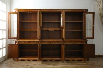 中古　美品!!　激レア!!　幅3.2mの特大サイズ!!　イタリア家具　優美な佇まいと大容量の収納力を兼ね備えたアンティーク調高級キャビネット(キュリオケース、本箱、ブックケース、飾り棚、食器棚、カップボード、収納棚、戸棚)(R-066561)