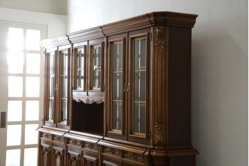 中古　美品!!　激レア!!　幅3.2mの特大サイズ!!　イタリア家具　優美な佇まいと大容量の収納力を兼ね備えたアンティーク調高級キャビネット(キュリオケース、本箱、ブックケース、飾り棚、食器棚、カップボード、収納棚、戸棚)(R-066561)