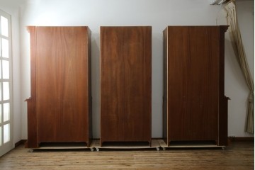 中古　美品!!　激レア!!　幅3.2mの特大サイズ!!　イタリア家具　優美な佇まいと大容量の収納力を兼ね備えたアンティーク調高級キャビネット(キュリオケース、本箱、ブックケース、飾り棚、食器棚、カップボード、収納棚、戸棚)(R-066561)