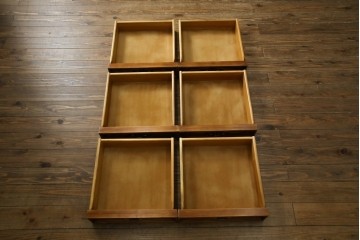 中古　美品!!　激レア!!　幅3.2mの特大サイズ!!　イタリア家具　優美な佇まいと大容量の収納力を兼ね備えたアンティーク調高級キャビネット(キュリオケース、本箱、ブックケース、飾り棚、食器棚、カップボード、収納棚、戸棚)(R-066561)