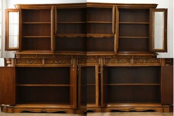 中古　美品!!　激レア!!　幅3.2mの特大サイズ!!　イタリア家具　優美な佇まいと大容量の収納力を兼ね備えたアンティーク調高級キャビネット(キュリオケース、本箱、ブックケース、飾り棚、食器棚、カップボード、収納棚、戸棚)(R-066561)