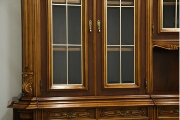 中古　美品!!　激レア!!　幅3.2mの特大サイズ!!　イタリア家具　優美な佇まいと大容量の収納力を兼ね備えたアンティーク調高級キャビネット(キュリオケース、本箱、ブックケース、飾り棚、食器棚、カップボード、収納棚、戸棚)(R-066561)
