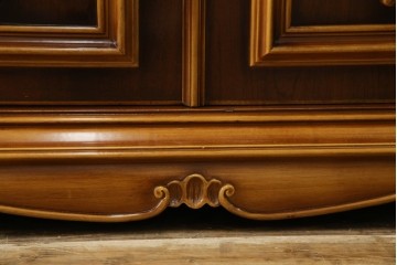 中古　美品!!　激レア!!　幅3.2mの特大サイズ!!　イタリア家具　優美な佇まいと大容量の収納力を兼ね備えたアンティーク調高級キャビネット(キュリオケース、本箱、ブックケース、飾り棚、食器棚、カップボード、収納棚、戸棚)(R-066561)