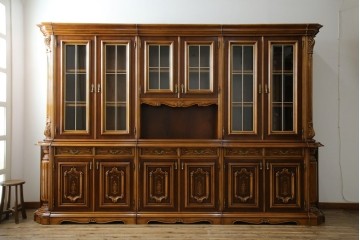 中古　美品!!　激レア!!　幅3.2mの特大サイズ!!　イタリア家具　優美な佇まいと大容量の収納力を兼ね備えたアンティーク調高級キャビネット(キュリオケース、本箱、ブックケース、飾り棚、食器棚、カップボード、収納棚、戸棚)(R-066561)