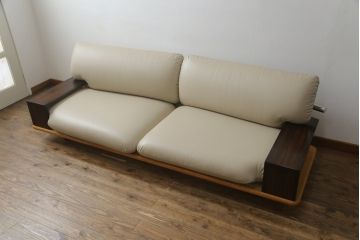 中古　美品　モリシゲ(MORISHIGE/森繁)　水葉(ミズハ)　合皮　和モダンテイストのお部屋づくりにおすすめな3人掛けソファ(アームソファ、三人掛け、3P、トリプルソファ、ローソファ)(定価約100万円)(R-066562)