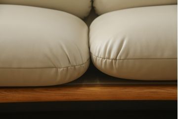 中古　美品　モリシゲ(MORISHIGE/森繁)　水葉(ミズハ)　合皮　和モダンテイストのお部屋づくりにおすすめな3人掛けソファ(アームソファ、三人掛け、3P、トリプルソファ、ローソファ)(定価約100万円)(R-066562)