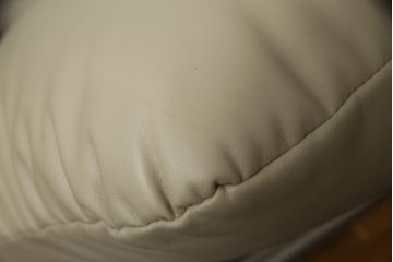 中古　美品　モリシゲ(MORISHIGE/森繁)　水葉(ミズハ)　合皮　和モダンテイストのお部屋づくりにおすすめな3人掛けソファ(アームソファ、三人掛け、3P、トリプルソファ、ローソファ)(定価約100万円)(R-066562)