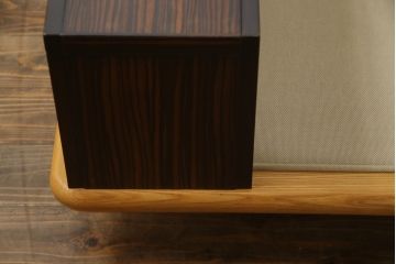 中古　美品　モリシゲ(MORISHIGE/森繁)　水葉(ミズハ)　合皮　和モダンテイストのお部屋づくりにおすすめな3人掛けソファ(アームソファ、三人掛け、3P、トリプルソファ、ローソファ)(定価約100万円)(R-066562)