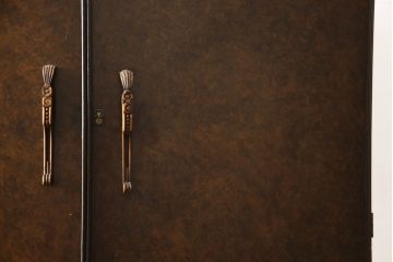 イギリスアンティーク　Browns FURNITURE　バーズアイ(鳥眼杢)の杢目が美しいワードローブ(洋服タンス、収納棚、戸棚、キャビネット、英国)(R-066563)
