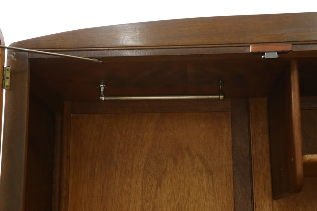 イギリスアンティーク　Browns FURNITURE　バーズアイ(鳥眼杢)の杢目が美しいワードローブ　(R-066563)