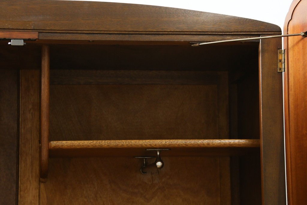 イギリスアンティーク　Browns FURNITURE　バーズアイ(鳥眼杢)の杢目が美しいワードローブ　(R-066563)