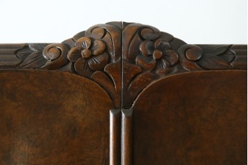 イギリスアンティーク　Browns FURNITURE　バーズアイ(鳥眼杢)の杢目が美しいワードローブ　(R-066563)