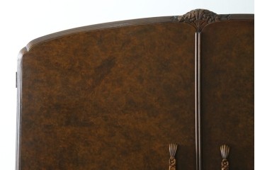 イギリスアンティーク　Browns FURNITURE　バーズアイ(鳥眼杢)の杢目が美しいワードローブ　(R-066563)