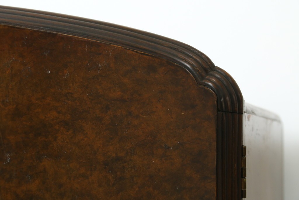 イギリスアンティーク　Browns FURNITURE　バーズアイ(鳥眼杢)の杢目が美しいワードローブ　(R-066563)