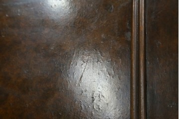 イギリスアンティーク　Browns FURNITURE　バーズアイ(鳥眼杢)の杢目が美しいワードローブ　(R-066563)