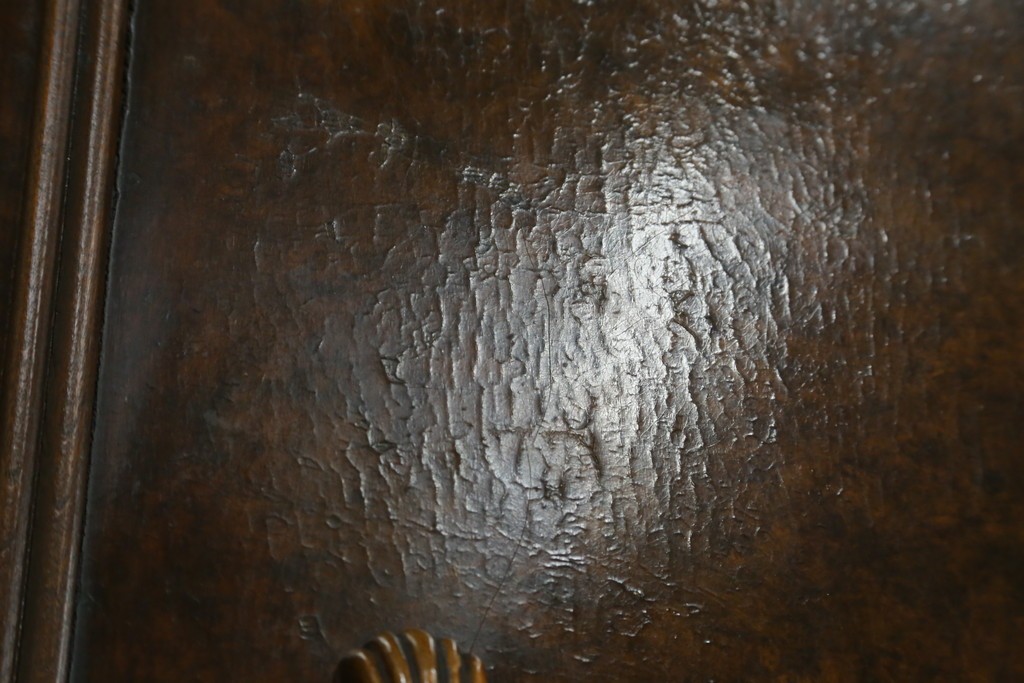 イギリスアンティーク　Browns FURNITURE　バーズアイ(鳥眼杢)の杢目が美しいワードローブ　(R-066563)