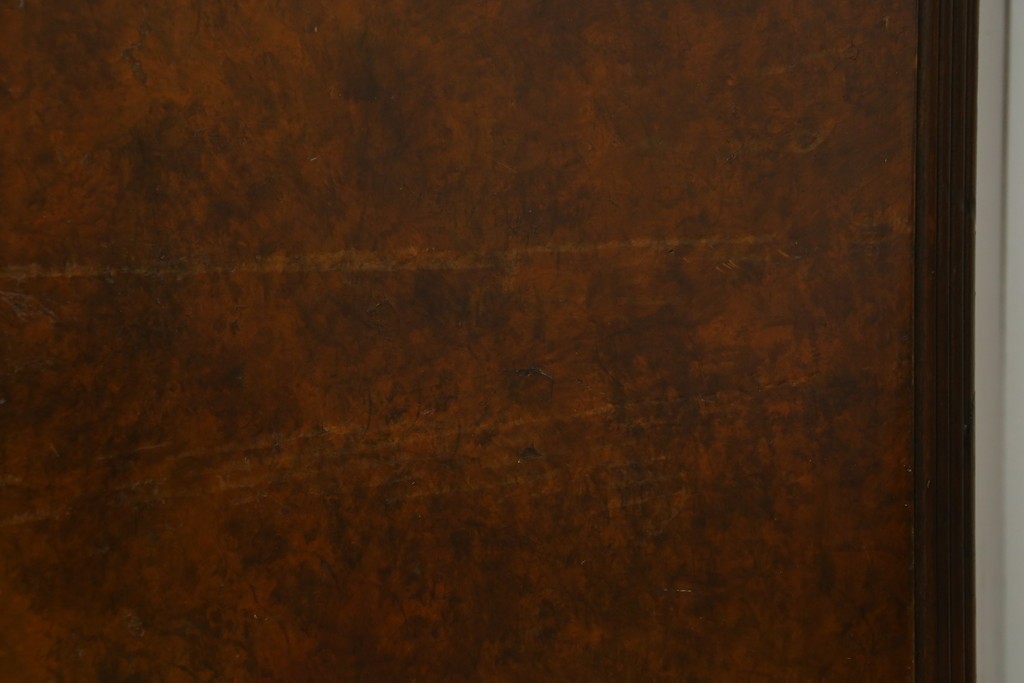 イギリスアンティーク　Browns FURNITURE　バーズアイ(鳥眼杢)の杢目が美しいワードローブ　(R-066563)
