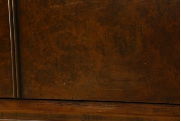 イギリスアンティーク　Browns FURNITURE　バーズアイ(鳥眼杢)の杢目が美しいワードローブ　(R-066563)