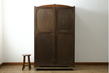 イギリスアンティーク　Browns FURNITURE　バーズアイ(鳥眼杢)の杢目が美しいワードローブ　(R-066563)