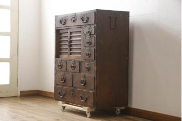 和製アンティーク　上手物!!　三方欅(ケヤキ)材　重厚感のある佇まいが魅力の松本帳場箪笥(引き出し、収納箪笥、整理タンス、時代箪笥)(R-066564)