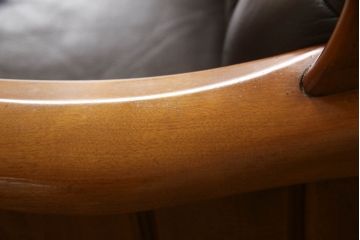 中古　横浜クラシック家具　ダニエル(daniel)　Leona(レオナ)　A-522　重厚さと高級感が魅力的な3人掛けソファ(三人掛け、3P、アームソファ、トリプルソファ)(定価約130万円)(R-066567)