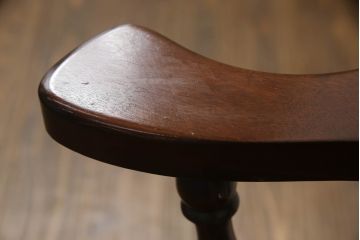 中古　美品　九州民芸家具　挽き物加工の凝ったデザインが魅力的なアームチェア(ダイニングチェア、板座チェア、椅子、イス、ワークチェア)(R-066570)