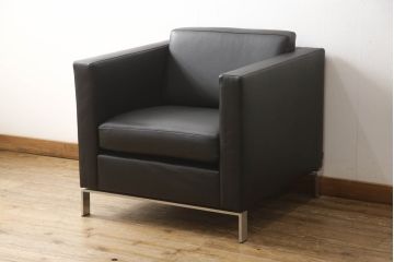 中古　美品　ドイツ製　WALTER KNOLL(ウォルター・ノル)　Norman Foster(ノーマン・フォスター)　FOSTER 500　本革(レザー)　スタイリッシュなデザインが魅力の1人掛けソファ(一人掛け、1Pソファ、アームソファ、ラウンジソファ)(定価約85万円)(R-066578)