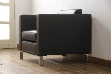 中古　美品　ドイツ製　WALTER KNOLL(ウォルター・ノル)　Norman Foster(ノーマン・フォスター)　FOSTER 500　本革(レザー)　スタイリッシュなデザインが魅力の1人掛けソファ(一人掛け、1Pソファ、アームソファ、ラウンジソファ)(定価約85万円)(R-066578)