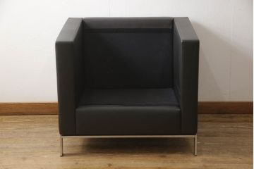 中古　美品　ドイツ製　WALTER KNOLL(ウォルター・ノル)　Norman Foster(ノーマン・フォスター)　FOSTER 500　本革(レザー)　スタイリッシュなデザインが魅力の1人掛けソファ(一人掛け、1Pソファ、アームソファ、ラウンジソファ)(定価約85万円)(R-066579)