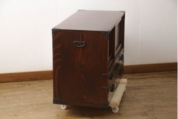 和製アンティーク　美品!!　前面欅(ケヤキ)材　古民家テイストの空間づくりにおすすめ!!杢目の良い時代箪笥ローボード(ローチェスト、テレビ台、テレビボード、サイドボード、収納棚、戸棚)(R-066581)