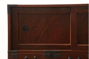 和製アンティーク　美品!!　前面欅(ケヤキ)材　古民家テイストの空間づくりにおすすめ!!杢目の良い時代箪笥ローボード(ローチェスト、テレビ台、テレビボード、サイドボード、収納棚、戸棚)(R-066581)