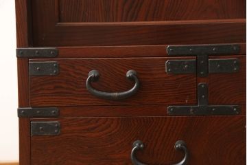 和製アンティーク　美品!!　前面欅(ケヤキ)材　古民家テイストの空間づくりにおすすめ!!杢目の良い時代箪笥ローボード(ローチェスト、テレビ台、テレビボード、サイドボード、収納棚、戸棚)(R-066581)