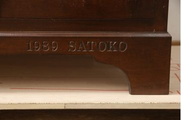 中古　松本民芸家具　希少モデル　格子模様が特徴的なK型ライティングビューロー(ワークデスク、在宅ワーク用、在宅用、簿記机、収納棚、戸棚)(R-066583)