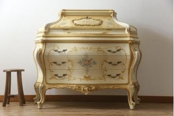 イタリアビンテージ　SILIK(シリック)　ロココ調　丸みを帯びたデザインが可愛らしい金庫付きライティングビューロー(簿記机、コモード、ドレッシングチェスト、化粧台、サイドチェスト、ドロワー、引き出し、コンソールテーブル、ヴィンテージ)(定価約110万円)(R-066584)