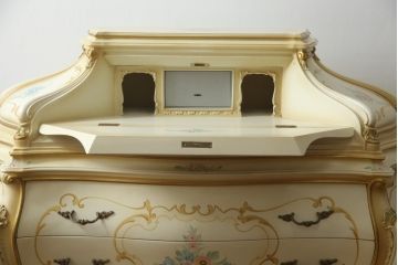 イタリアビンテージ　SILIK(シリック)　ロココ調　丸みを帯びたデザインが可愛らしい金庫付きライティングビューロー(簿記机、コモード、ドレッシングチェスト、化粧台、サイドチェスト、ドロワー、引き出し、コンソールテーブル、ヴィンテージ)(定価約110万円)(R-066584)
