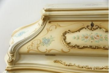 イタリアビンテージ　SILIK(シリック)　ロココ調　丸みを帯びたデザインが可愛らしい金庫付きライティングビューロー(簿記机、コモード、ドレッシングチェスト、化粧台、サイドチェスト、ドロワー、引き出し、コンソールテーブル、ヴィンテージ)(定価約110万円)(R-066584)