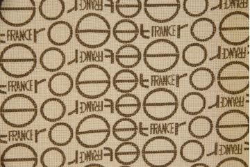 中古　フランス家具　美品　ligne roset(リーン・ロゼ)　ROSETTOGO(ロゼトーゴ)　くすみピンク色　洗練されたモダンデザインが目を引く三人掛けソファ(リーンロゼ、3人掛け、トリプルソファ、ローソファ、生地:Hランク)(定価約34万円)(R-066585)