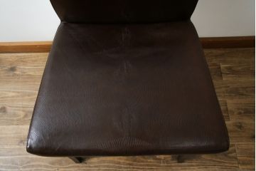 中古　美品　FENDI CASA(フェンディ カーサ)　本革　シンプルながら洗練された佇まいが魅力のダイニングチェア(椅子、イス、レザーチェア)(R-066586)